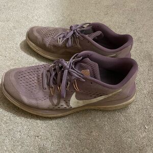 Nike Women's Mauve Athletic Shoes